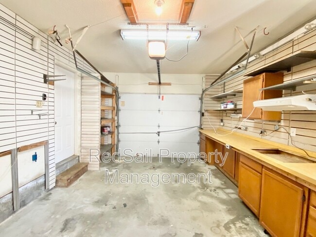 Building Photo - 851 Weston Ct