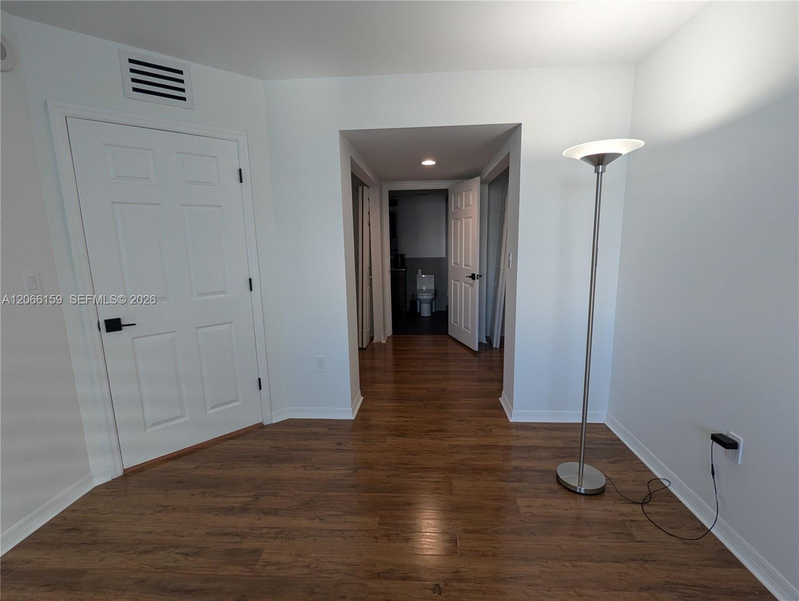 Building Photo - 1155 Brickell Bay Dr