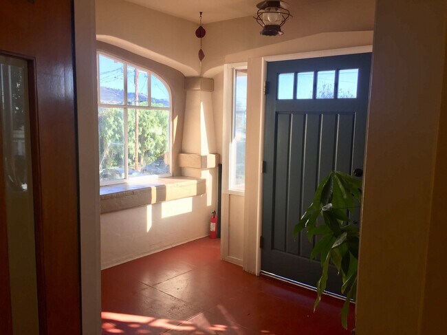 enclosed porch/entry - 2465 Cole St