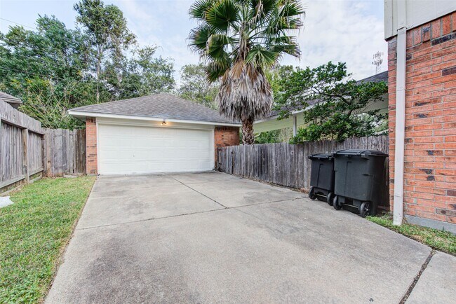 Building Photo - 518 Ellingham Dr