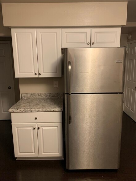 Kitchen - 126 W Niesen Dr