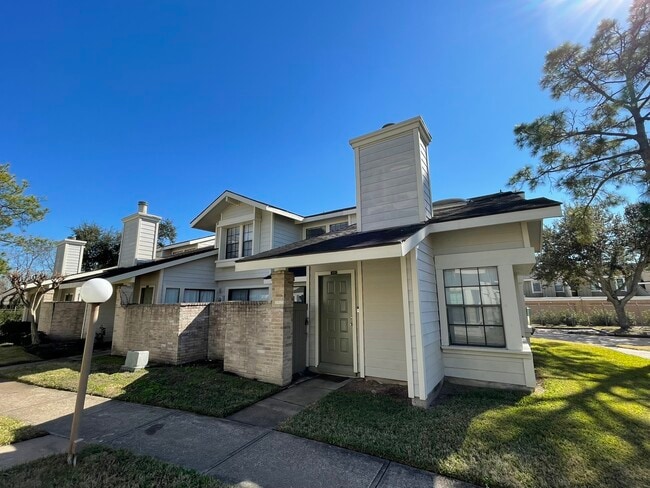 Building Photo - 6239 Ludington Dr