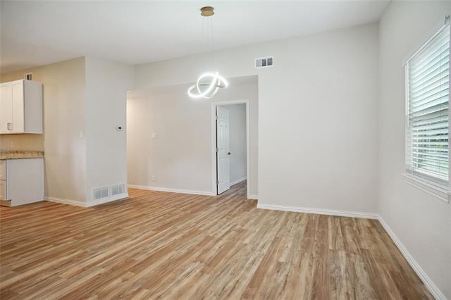 Building Photo - 902 Jardin Dr