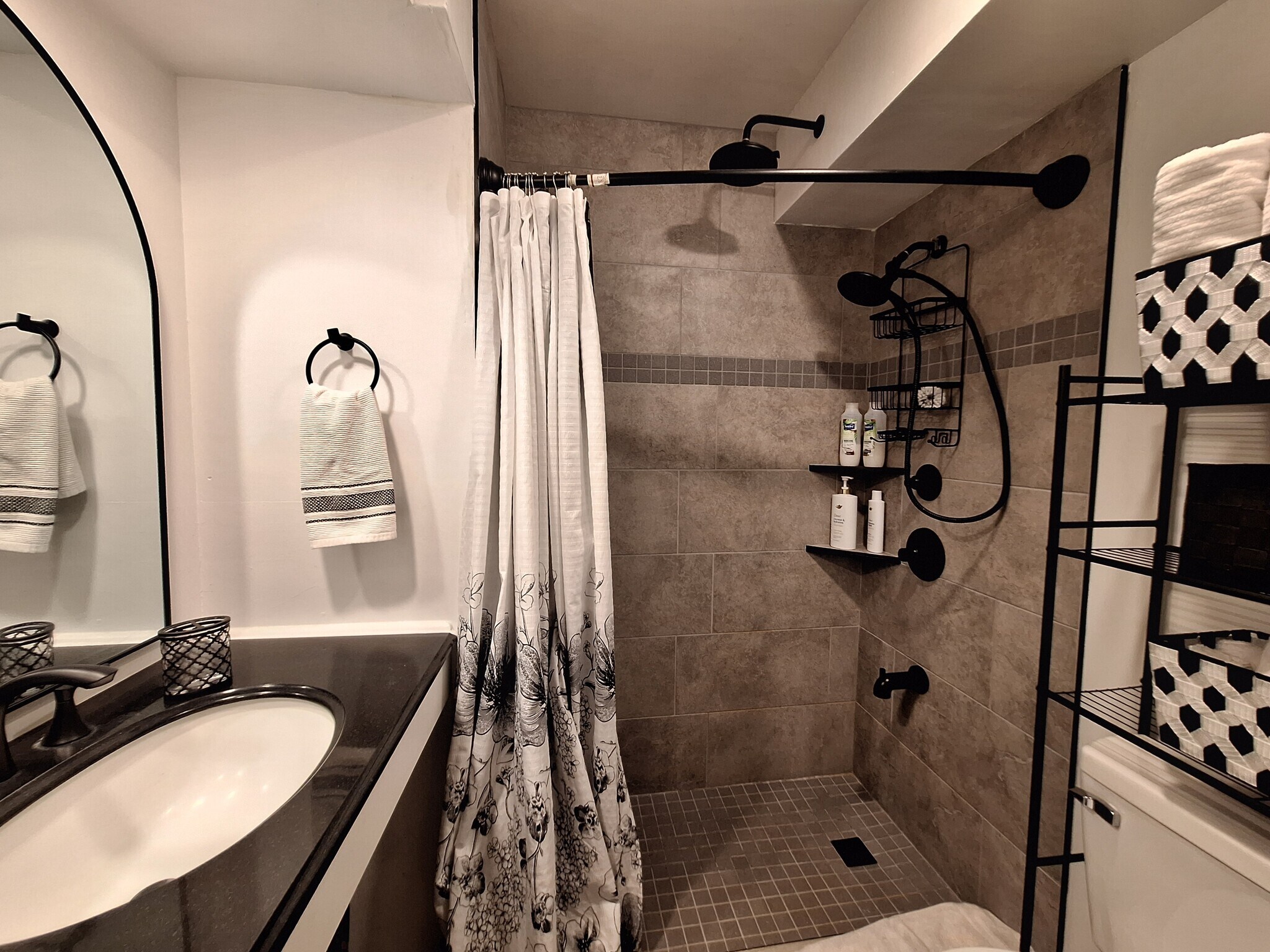 Newly remodeled bathroom - 2916 Date St