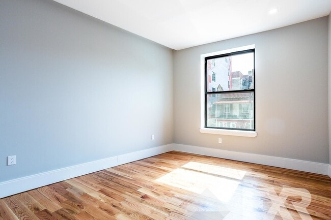 Building Photo - 245 Sullivan Place