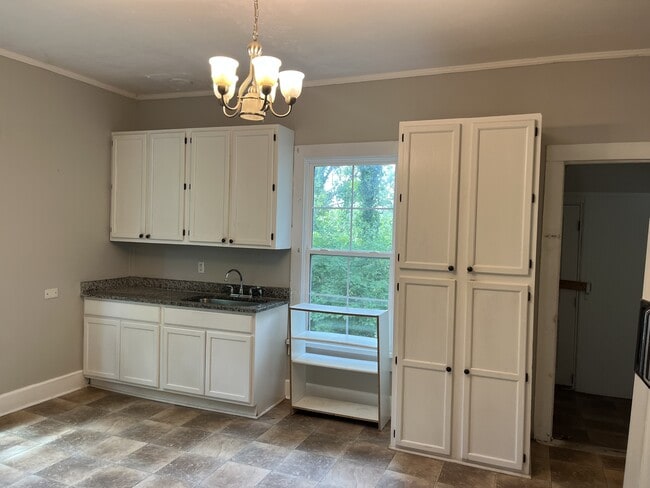 Building Photo - 173 Poplar St