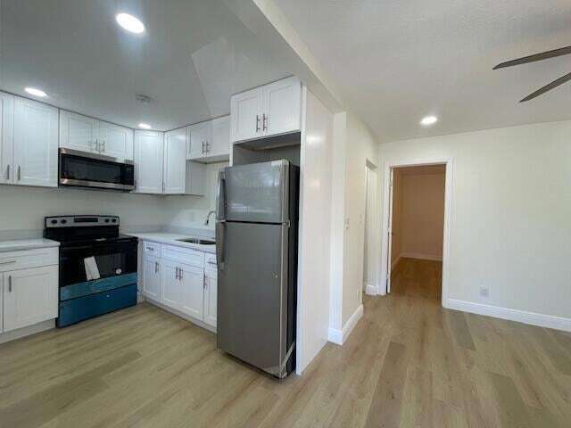 Building Photo - 302 N Tamarind Ave