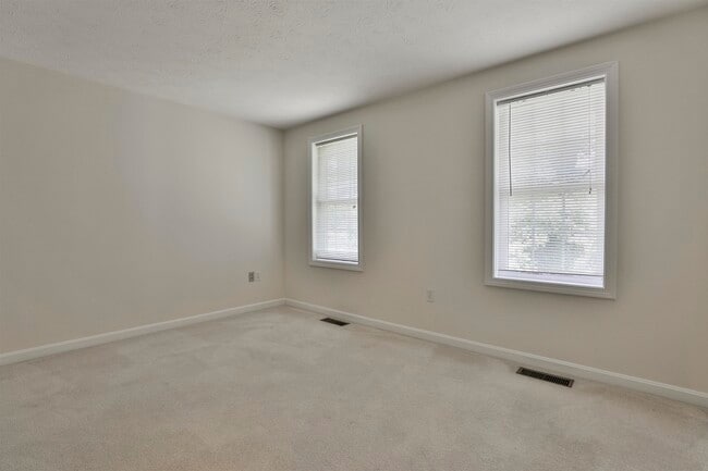 Building Photo - 4 Myopia Ln