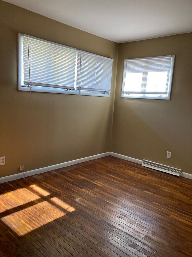 Building Photo - 3 bedroom 1 bath