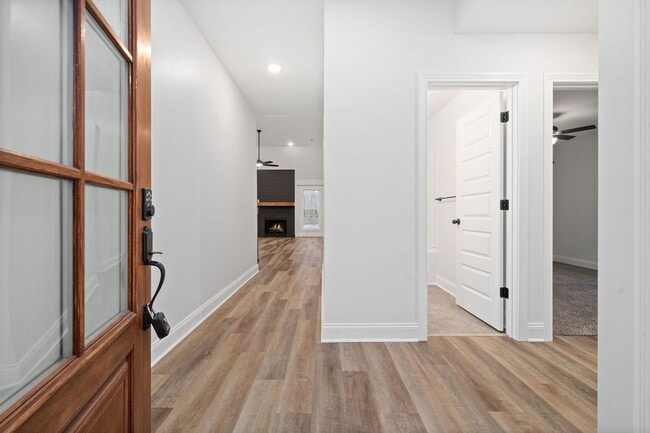 Building Photo - Pet Friendly Three Bedroom with Bonus!