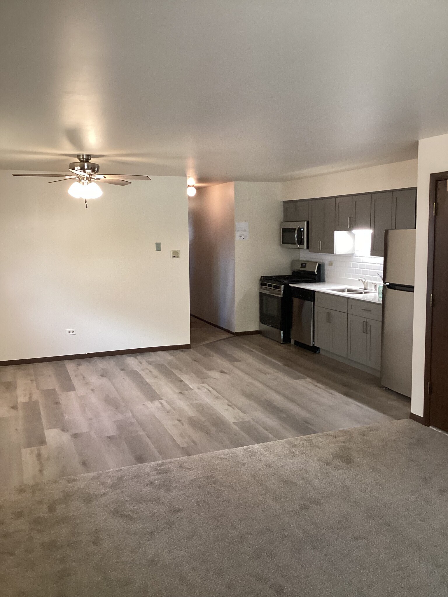 Building Photo - 9839 Ridgeland Ave