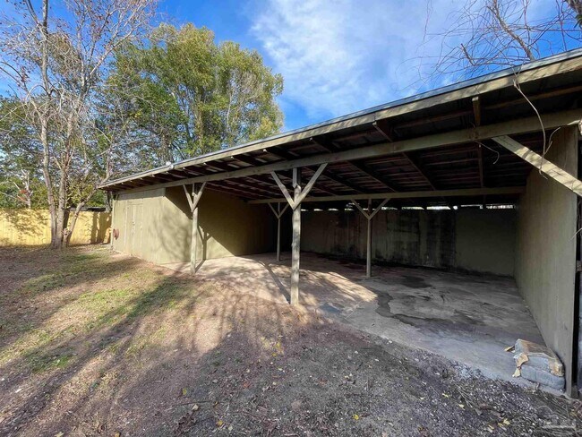 Building Photo - 1116 N T St