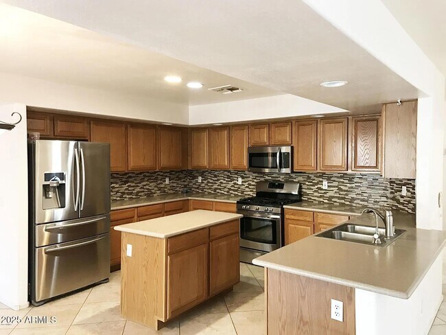 Building Photo - 6406 W El Cortez Pl