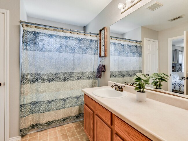 Building Photo - 1021 Doras Dr