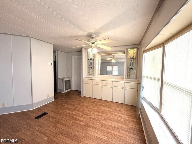 Building Photo - 106 Gaslight Ave