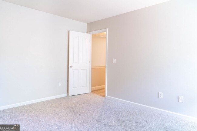 Building Photo - 2046 Barberry Dr