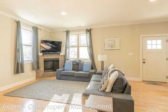 Building Photo - 3 br, 2.5 bath House - 110 Chestnut St.