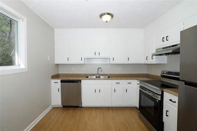 Building Photo - 107 Inverness Dr