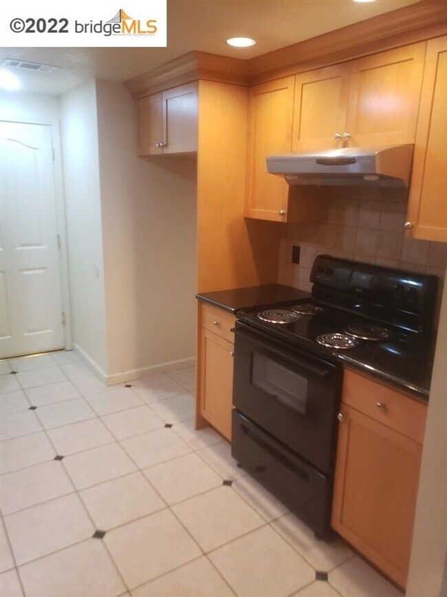 Building Photo - SHARP DISCOVERY BAY MARINA CONDO!