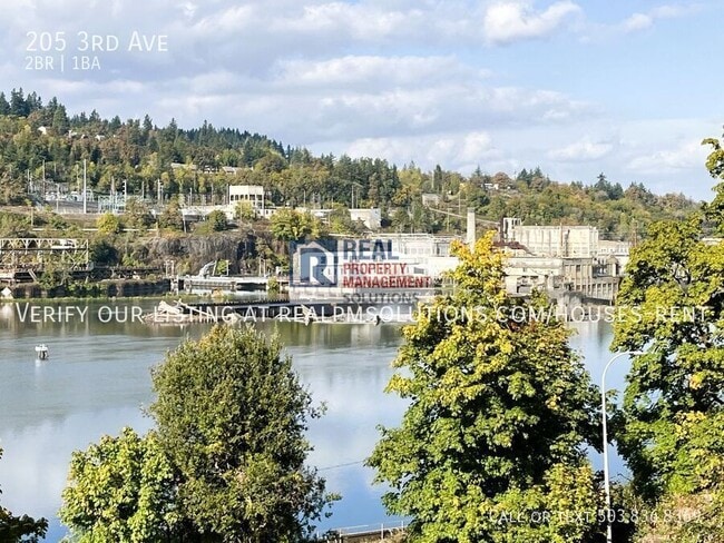 Building Photo - 205 3rd Ave