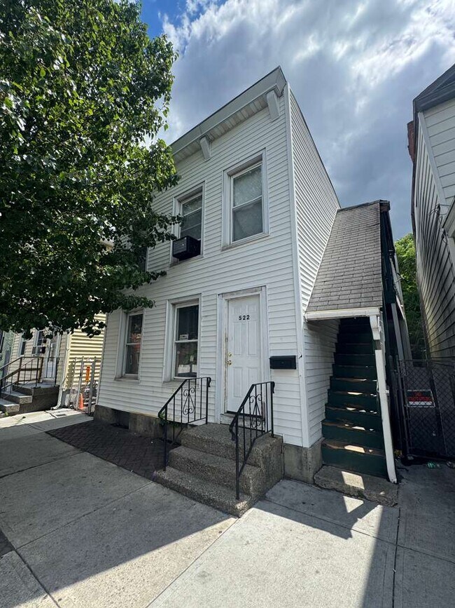 Building Photo - 522 2nd St