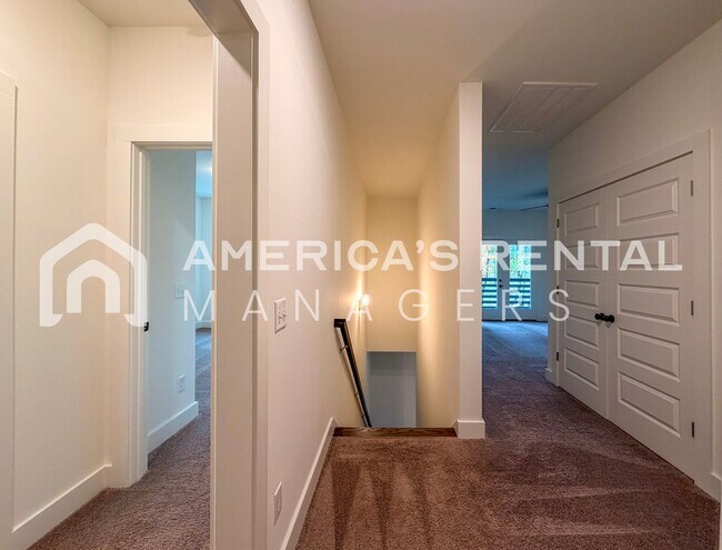 Building Photo - Home for Rent in Vestavia Hills, AL!!! Sig...