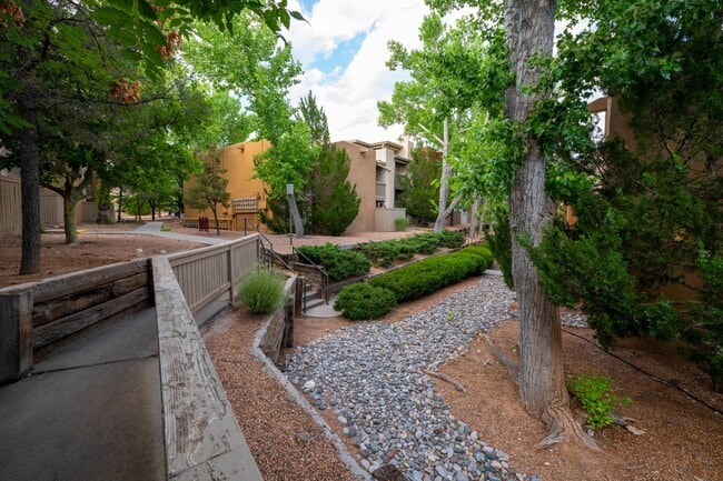 Building Photo - 941 Calle Mejia