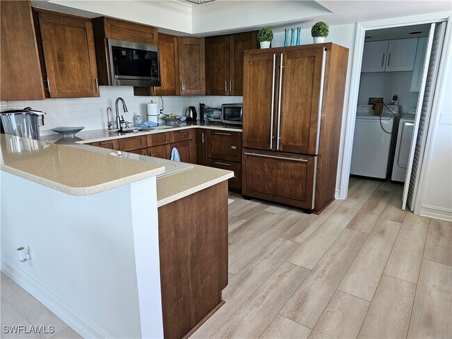 Building Photo - 9051 Gulf Shore Dr