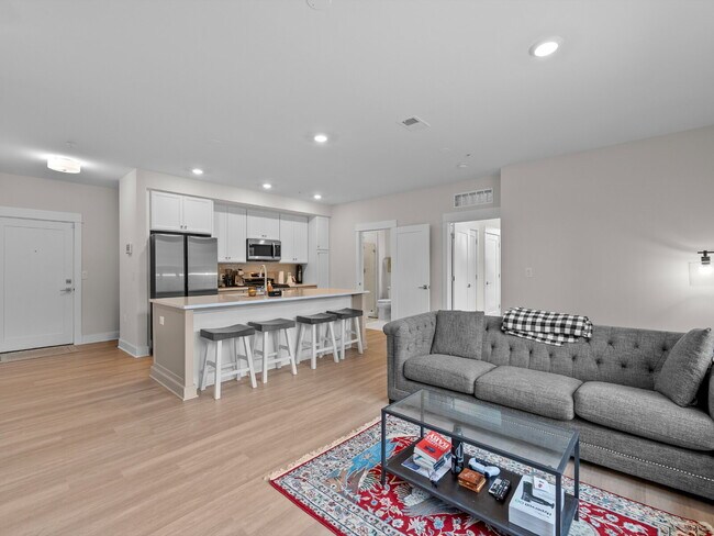 Building Photo - Stylish Townhome in Sought-After Ashburn L...