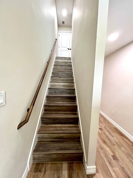 Building Photo - 545 S 28th St