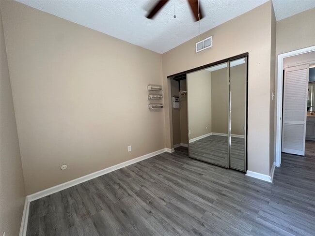 Building Photo - 2125 Augusta Dr