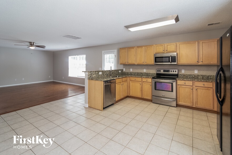 Building Photo - 109 Venice St