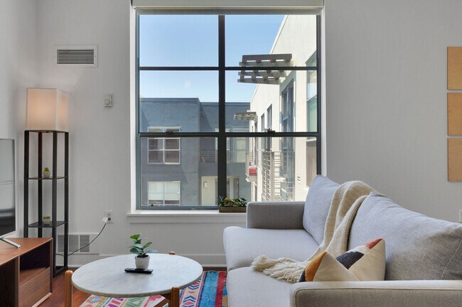 Building Photo - 355 Berry St