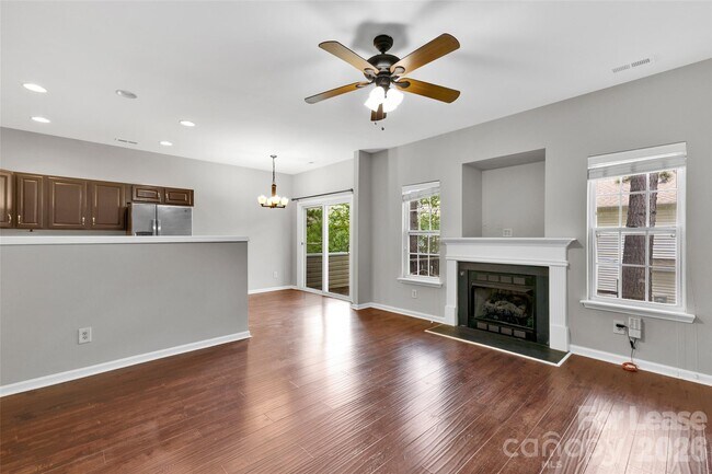 Building Photo - 11054 Dixie Hills Dr
