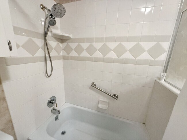 Building Photo - 3-Bedroom Home for Lease in Grand Prairie – 2,331 Sq Ft