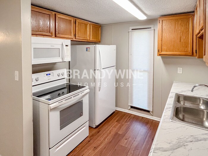 Building Photo - 3005 Dodge St