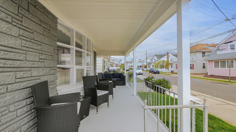 Building Photo - 12 N Delavan Ave