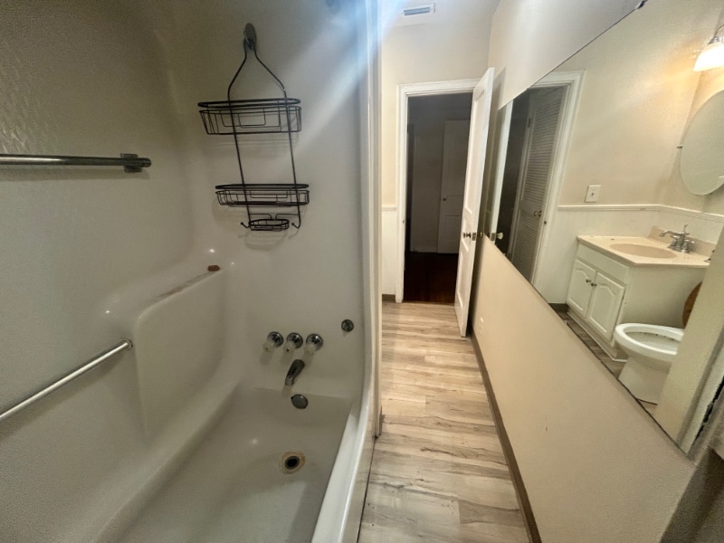 Building Photo - 2652 Merwyn Rd