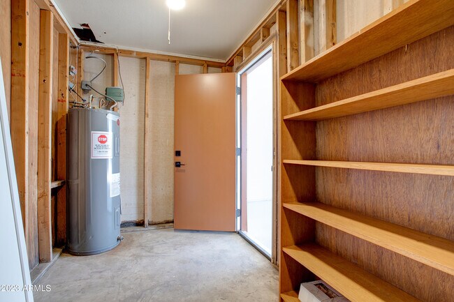 Building Photo - 4806 S La Rosa Dr