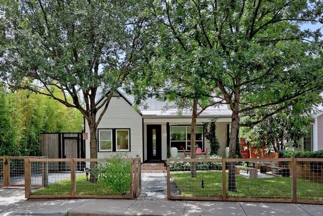 Building Photo - 1708 Briar St