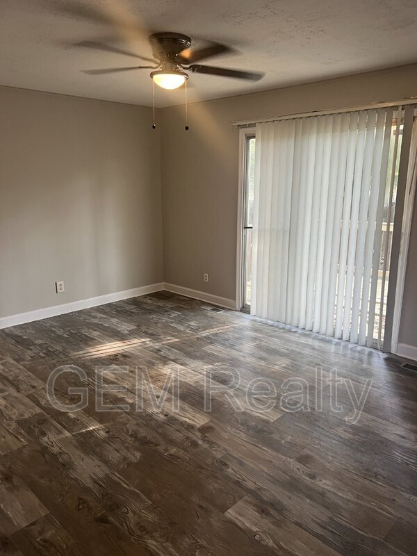 Building Photo - 103 Holmes Ct