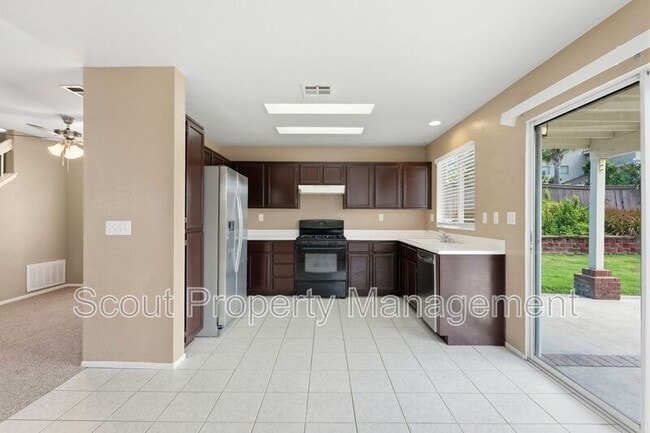 Building Photo - 45356 Escalante Ct