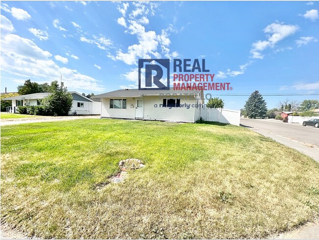 Building Photo - 3 bedroom 2 bath House