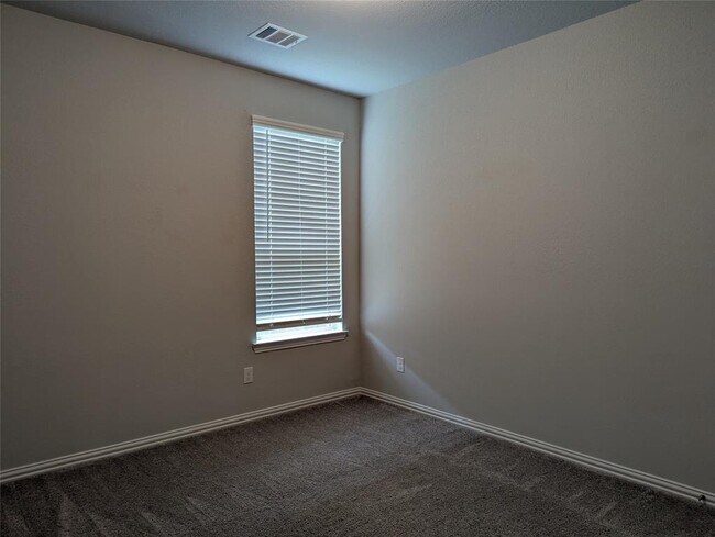 Building Photo - 10323 Birch Peak Dr