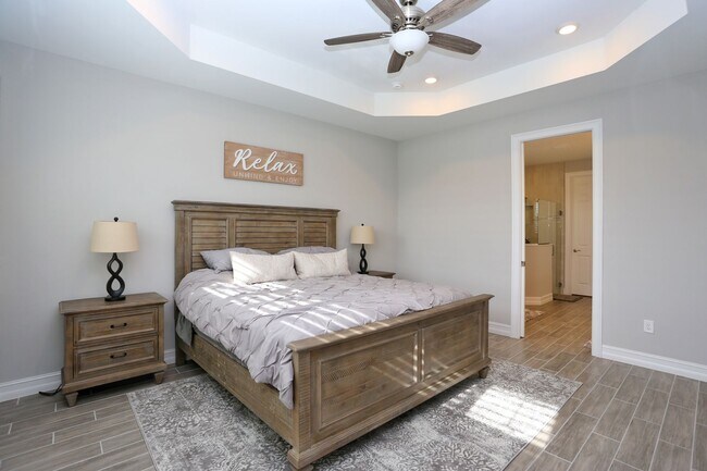 Building Photo - **Brand New, Bright & Beautiful Bonita Spr...