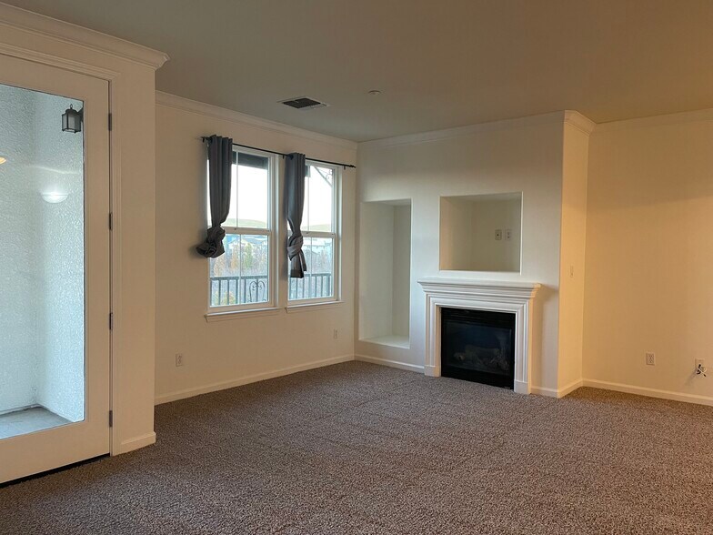 Primary Photo - 3290 Maguire Way