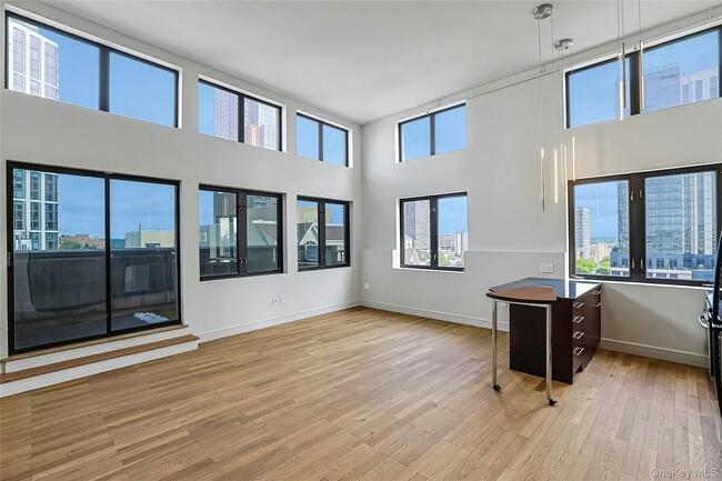 Building Photo - 25 Leroy Pl