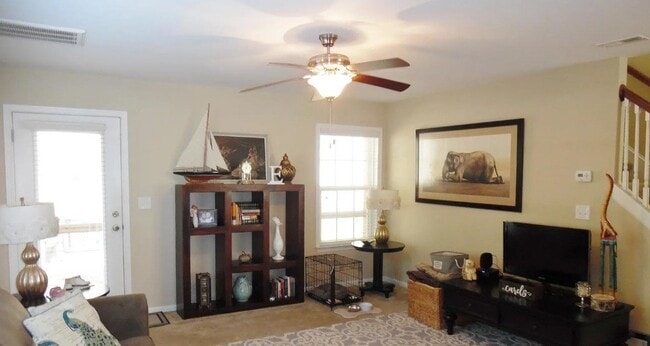 Building Photo - Spacious Greenville Home with Fenced Yard