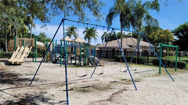 Building Photo - 777 Tanglewood Cir