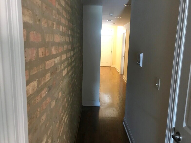 Building Photo - 2836 N Albany Ave